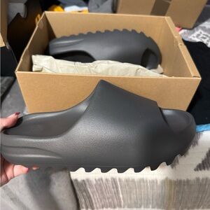 adidas Yeezy Slide in Granite